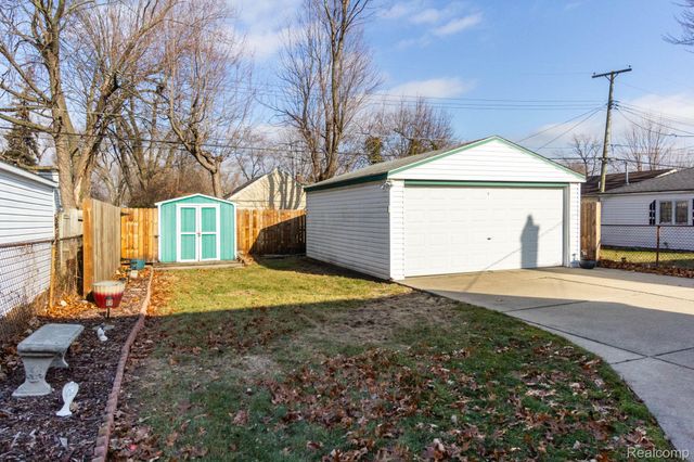 20927 Hawthorne Street, Harper Woods, MI 48225