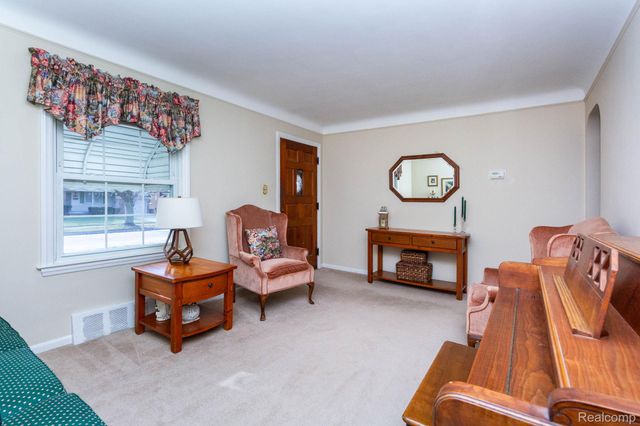 20927 Hawthorne Street, Harper Woods, MI 48225