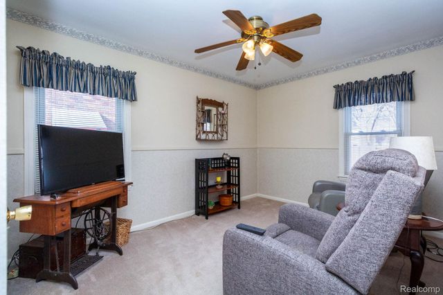 20927 Hawthorne Street, Harper Woods, MI 48225