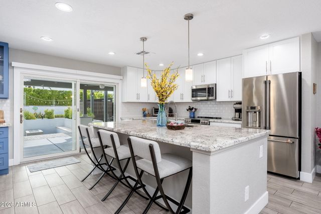 8614 E CLARENDON Avenue, Scottsdale, AZ 85251