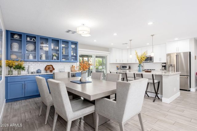 8614 E CLARENDON Avenue, Scottsdale, AZ 85251