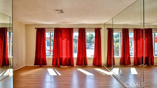 15841 Marlin Place, Van Nuys (los Angeles), CA 91406