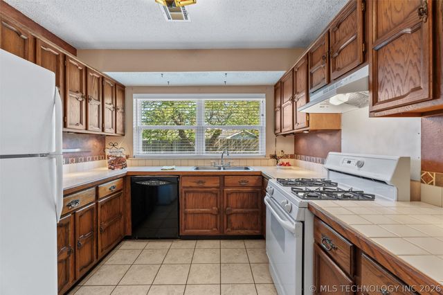 3240 Jefferson Court, Bartlesville, OK 74006