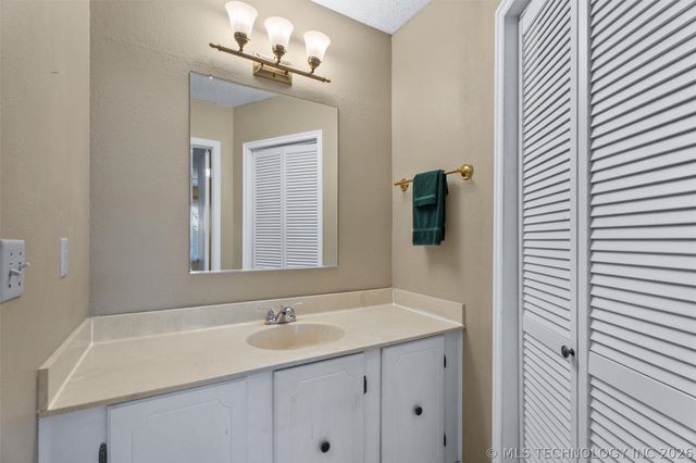 3240 Jefferson Court, Bartlesville, OK 74006