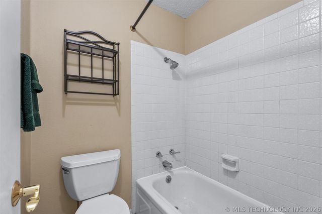 3240 Jefferson Court, Bartlesville, OK 74006