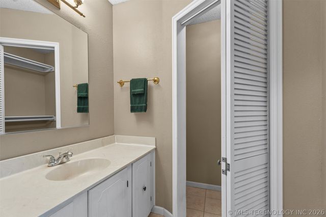 3240 Jefferson Court, Bartlesville, OK 74006