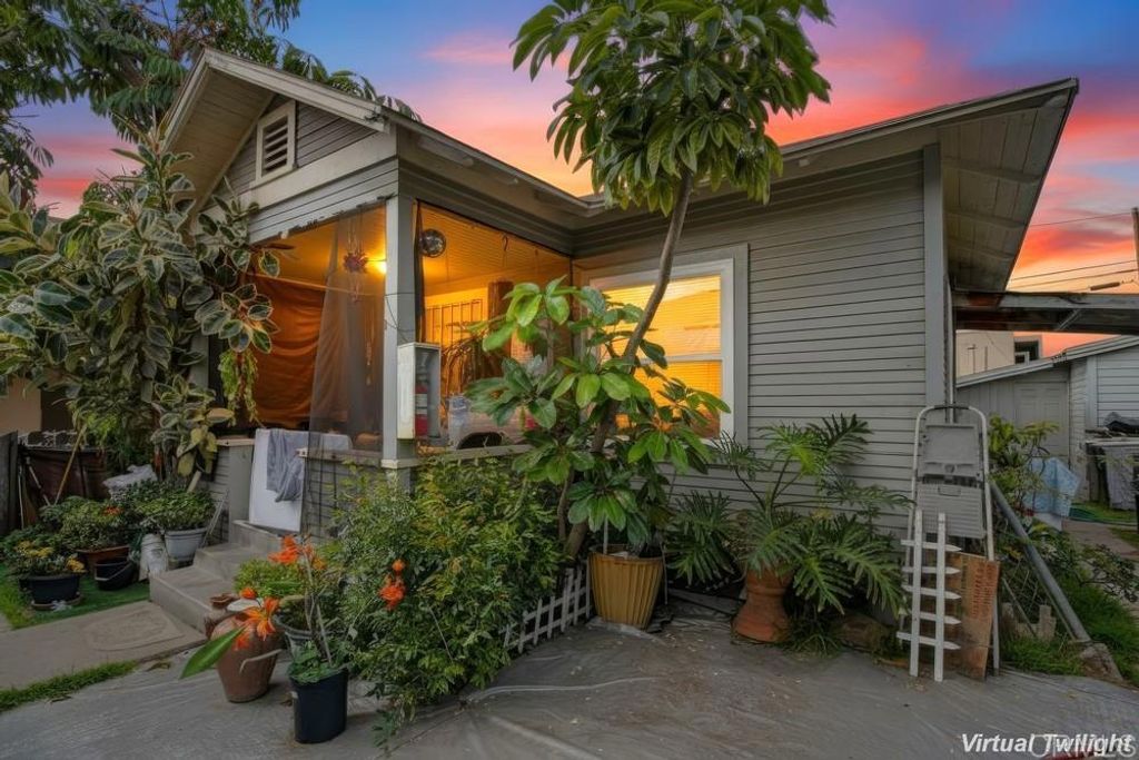 Image 2 of property listing at 210 212 Del Mar Avenue, Chula Vista, CA 91910