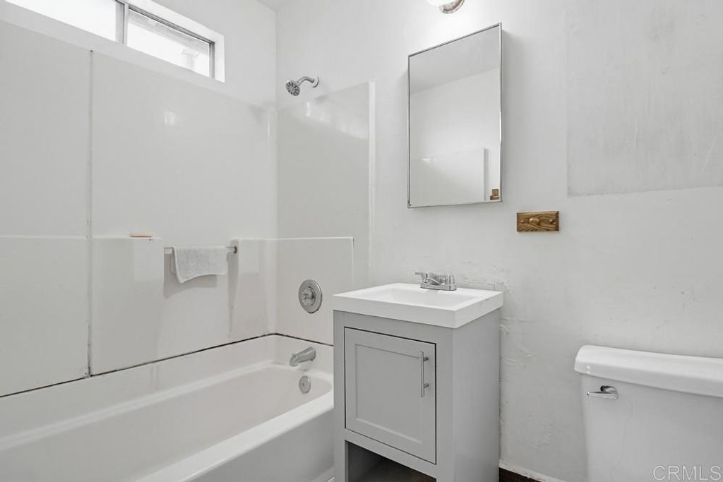 Image 40 of property listing at 210 212 Del Mar Avenue, Chula Vista, CA 91910