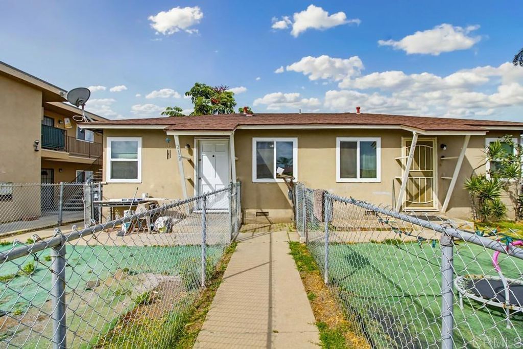 Image 8 of property listing at 210 212 Del Mar Avenue, Chula Vista, CA 91910