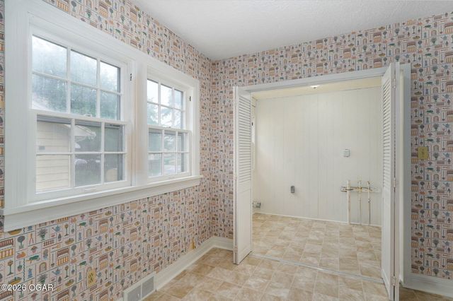 1741 E Elm Street, Springfield, MO 65802