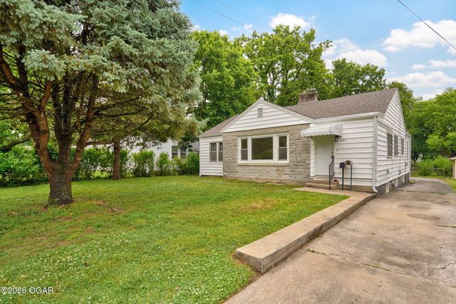 1741 E Elm Street, Springfield, MO 65802