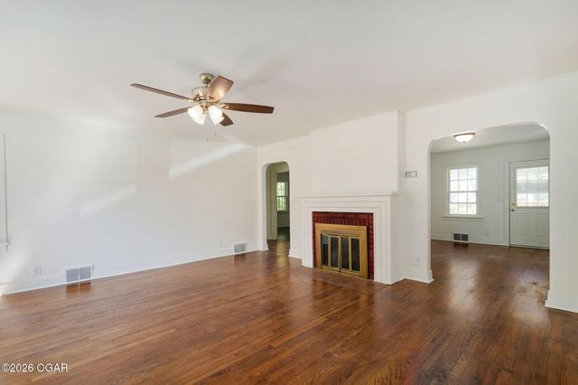 1741 E Elm Street, Springfield, MO 65802