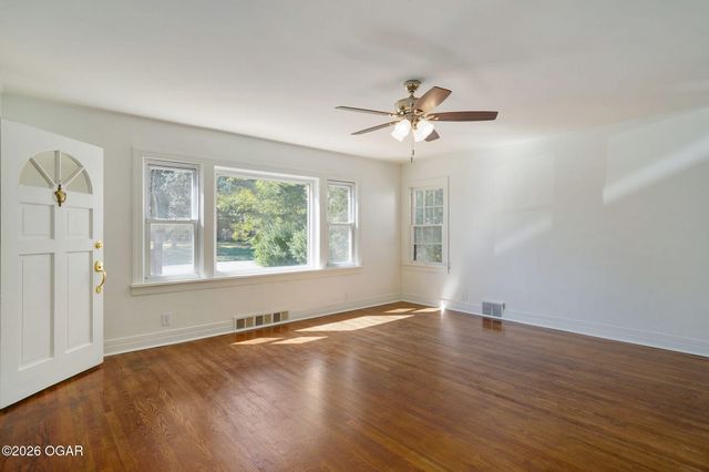 1741 E Elm Street, Springfield, MO 65802