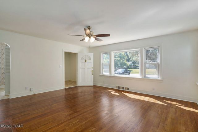 1741 E Elm Street, Springfield, MO 65802