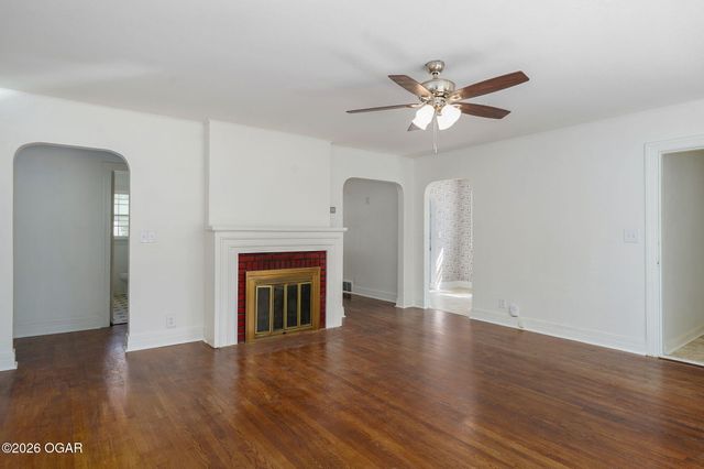1741 E Elm Street, Springfield, MO 65802