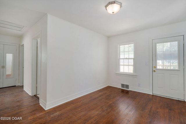 1741 E Elm Street, Springfield, MO 65802