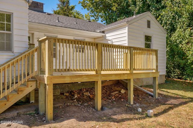 1741 E Elm Street, Springfield, MO 65802