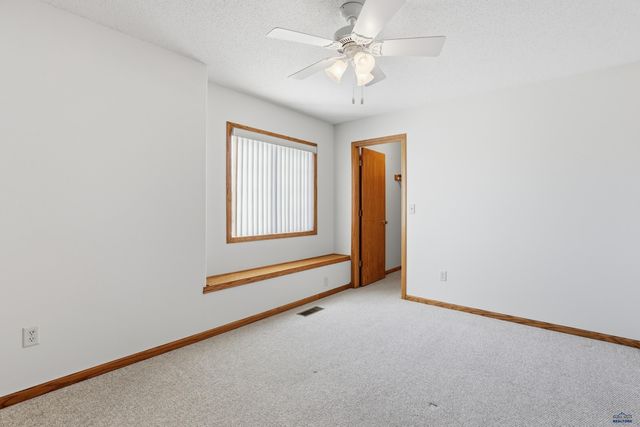 4523 THREE RIVERS DR, Rapid City, SD 57701