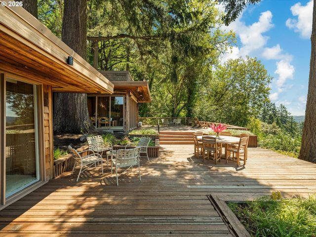 3012 Sw 55TH Dr, Portland, OR 97221