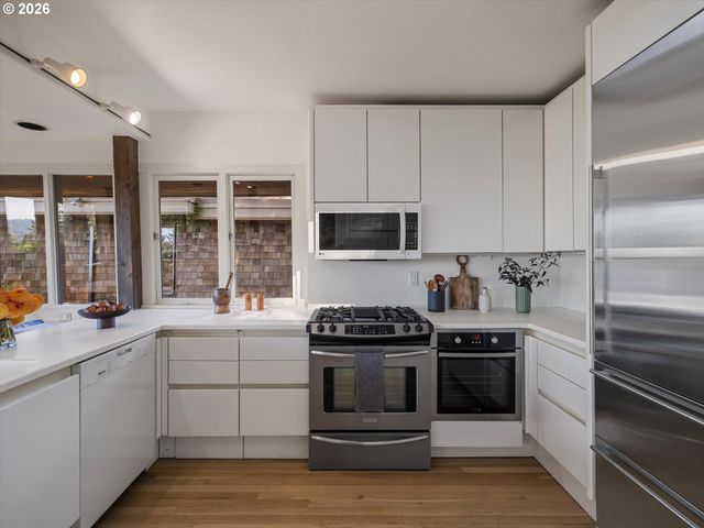 3012 Sw 55TH Dr, Portland, OR 97221