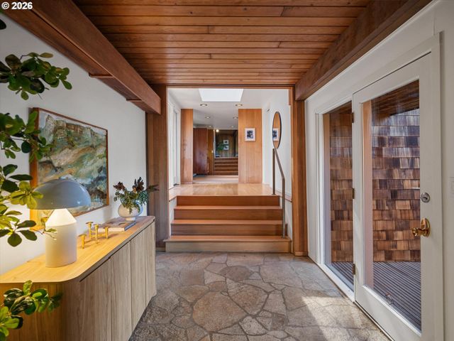 3012 Sw 55TH Dr, Portland, OR 97221