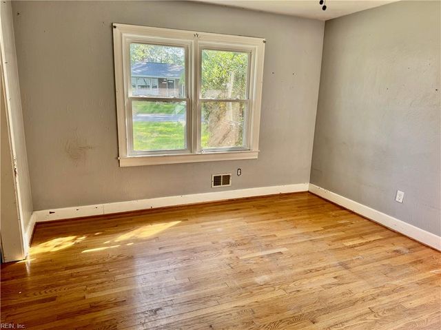 2325 Delwood RD, Chesapeake, VA 23323