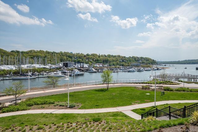 100 Garvies Point Road 1042, Glen Cove, NY 11542