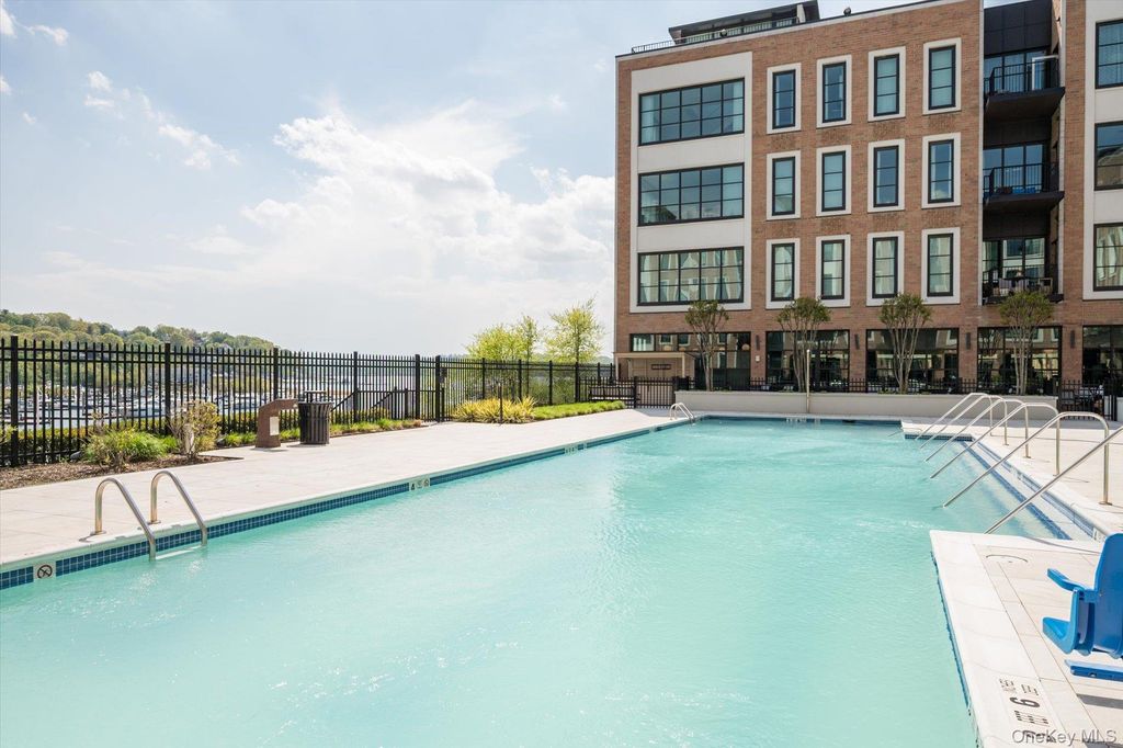 100 Garvies Point Road 1042, Glen Cove, NY 11542 — photo 3
