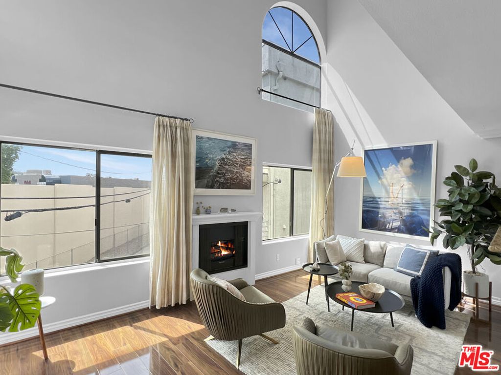 Image 1 of property listing at 4211 Arch Drive 204, Studio City, CA 91604