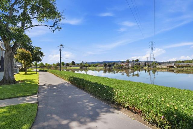 1920 Vista Cay, San Mateo, CA 94404