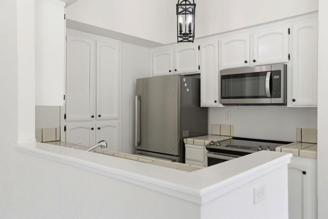 1920 Vista Cay, San Mateo, CA 94404