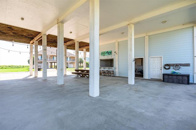 4017 Biscayne Beach Road, Port Bolivar, TX 77650