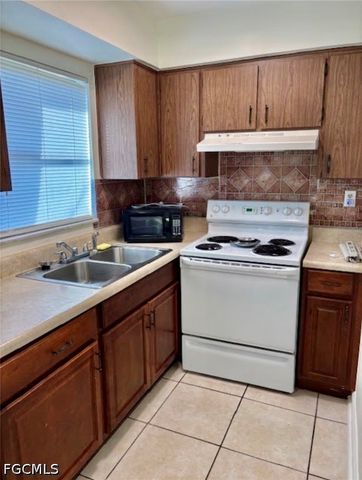 704 SE 46th LN A, Cape Coral, FL 33904