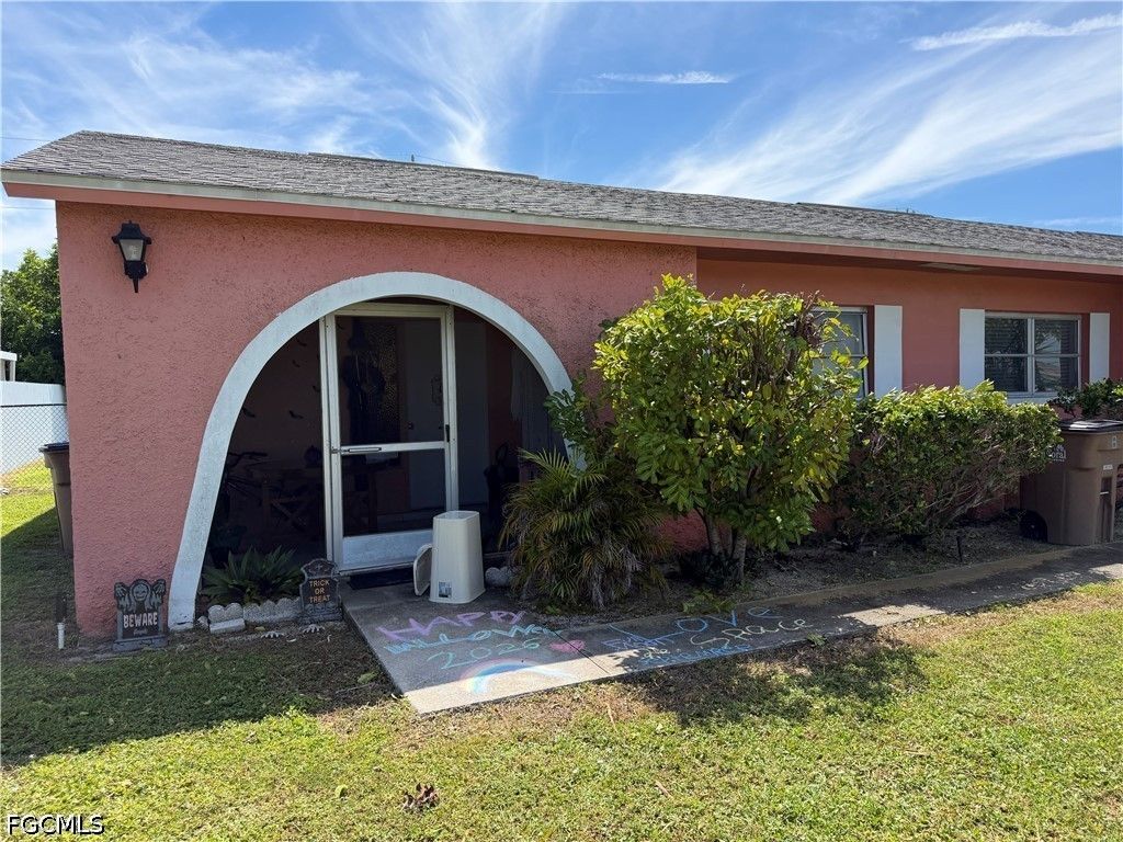 704 SE 46th LN A, Cape Coral, FL 33904
