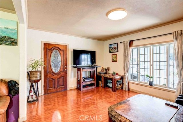 201 S Benton, Los Angeles, CA 90057