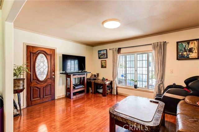 201 S Benton, Los Angeles, CA 90057