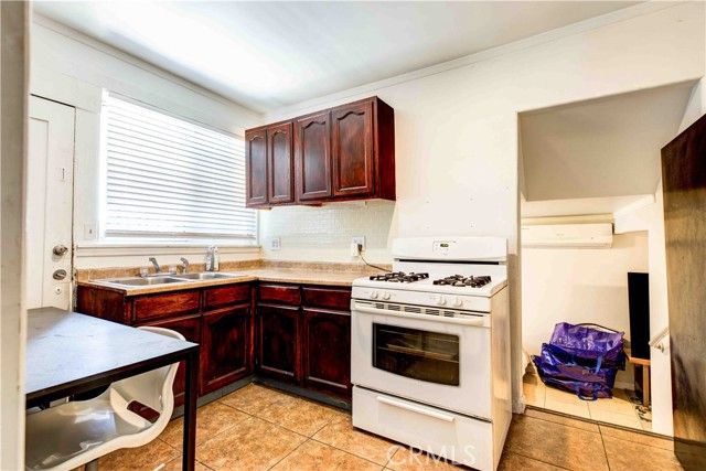 201 S Benton, Los Angeles, CA 90057