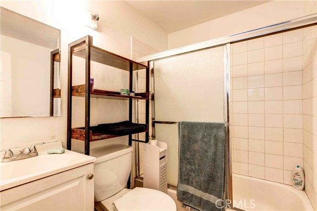 201 S Benton, Los Angeles, CA 90057