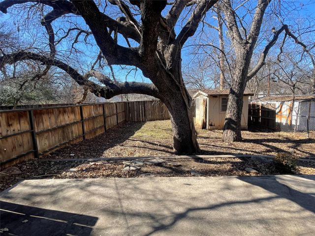 814 Plum Street, Graham, TX 76450