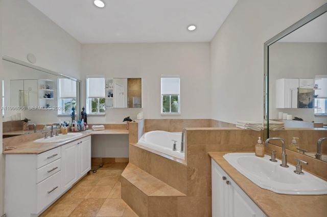 18345 NE 30th Pl 18345, Aventura, FL 33160
