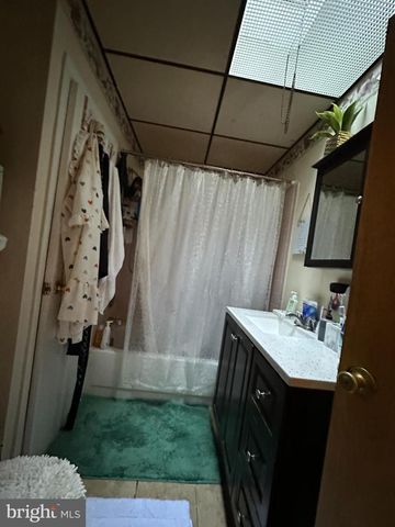 2529 S ASHFORD ST, Philadelphia, PA 19153