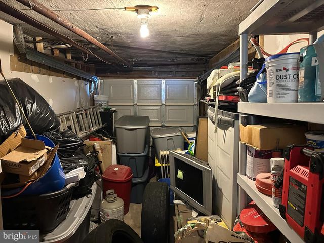 2529 S ASHFORD ST, Philadelphia, PA 19153