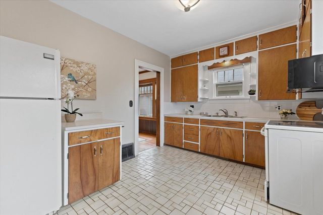 2610 LaSalle STREET, Racine, WI 53402
