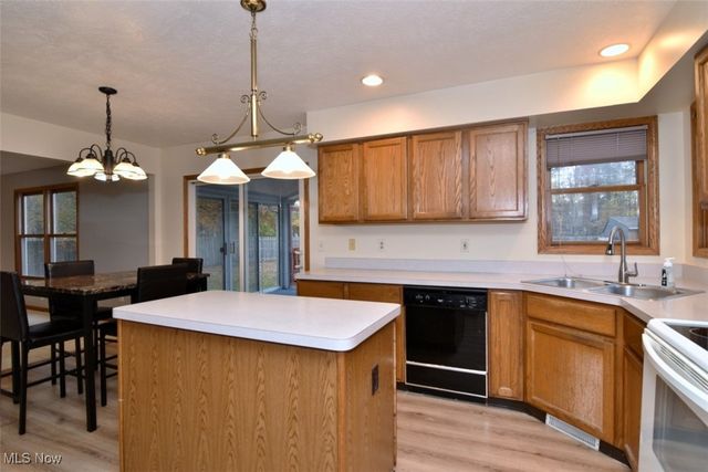 8175 Tanglewood Lane, Parma, OH 44129