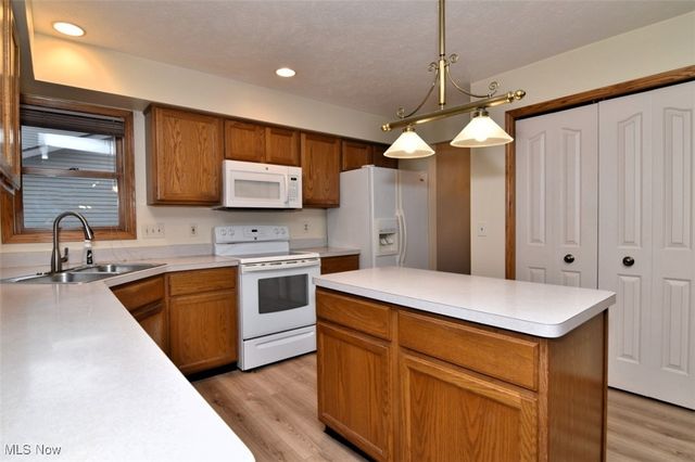 8175 Tanglewood Lane, Parma, OH 44129