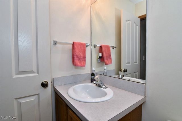 8175 Tanglewood Lane, Parma, OH 44129