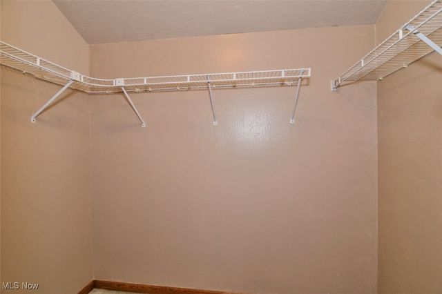 8175 Tanglewood Lane, Parma, OH 44129