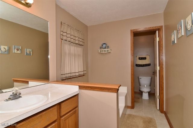 8175 Tanglewood Lane, Parma, OH 44129