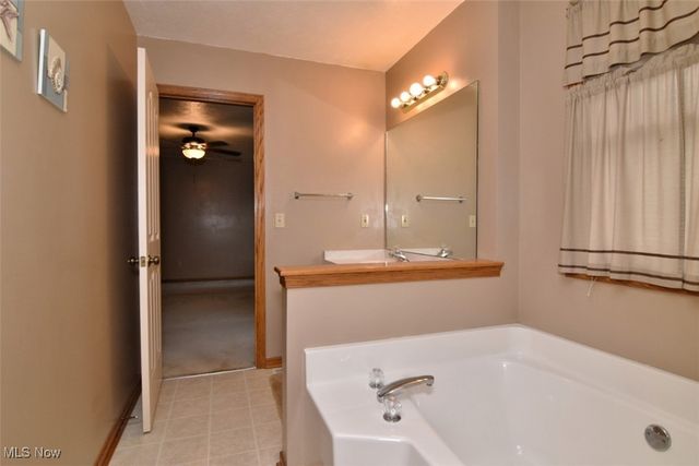 8175 Tanglewood Lane, Parma, OH 44129