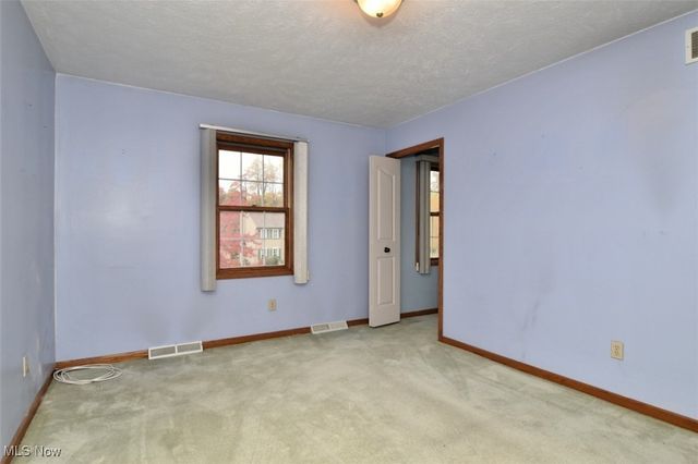 8175 Tanglewood Lane, Parma, OH 44129